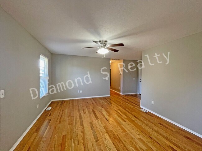 Foto del edificio - Updated 3 Bedroom Home in Reed/Hillcrest S...