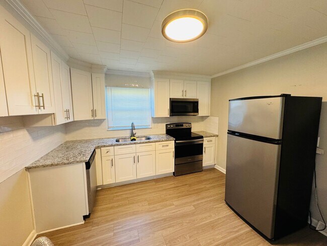 Foto del edificio - 799 Sunderland Rd SW