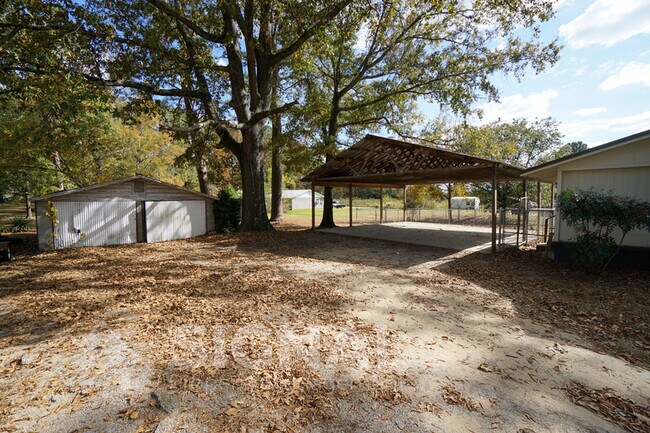 Building Photo - 601 Gay Rd