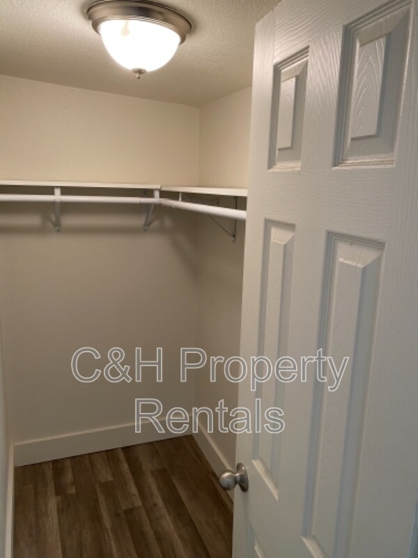 Building Photo - 711 N 26th St