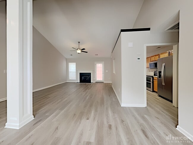 Building Photo - 812 Whitewater Dr