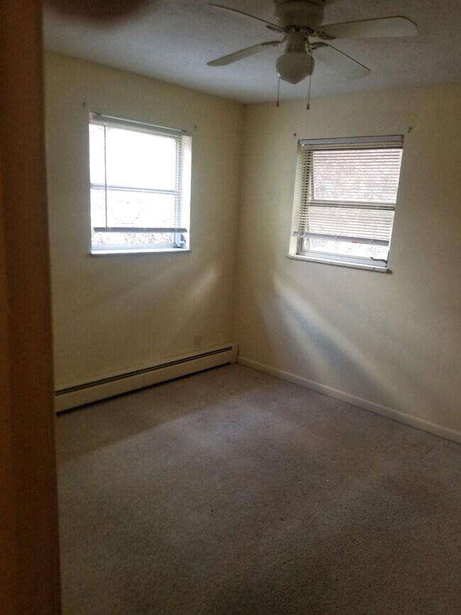 Building Photo - 6253 Beechcrest Pl