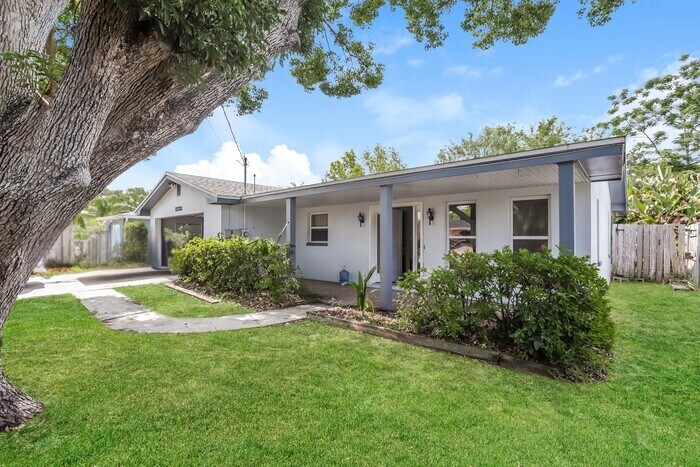 Foto principal - 8336 Needles Dr