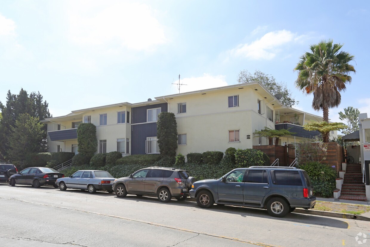 Midvale Manor Apartments in Los Angeles, CA