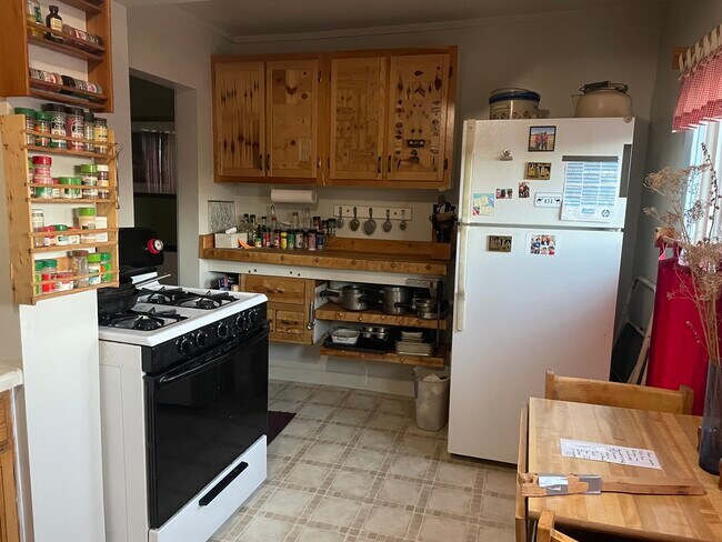 Foto del edificio - 526 1/2 E 7th St