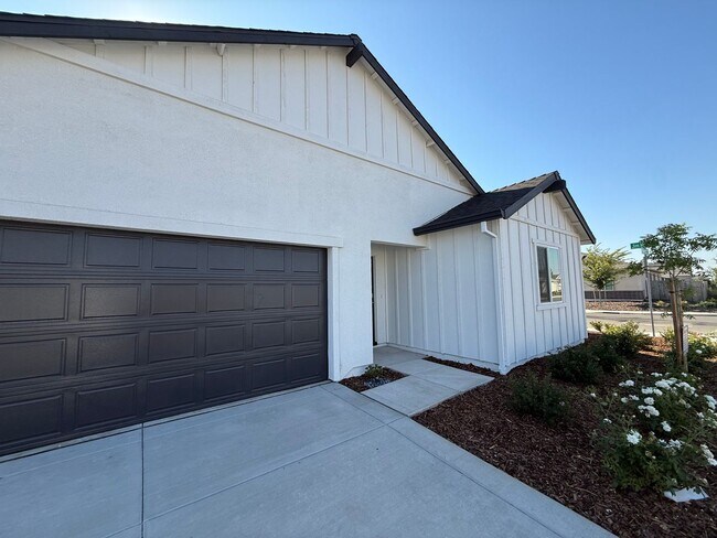 Building Photo - Brand new beautiful home! Please read enti...