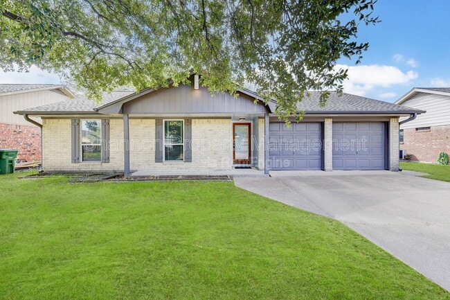 Photo - 5911 Chrystell Ln House