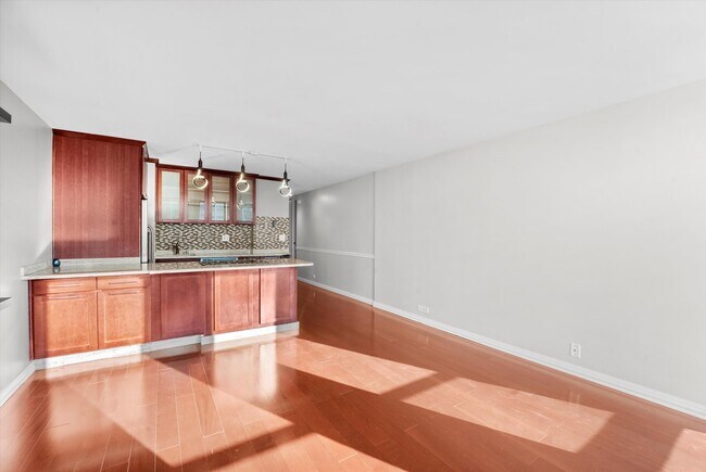 Foto del edificio - 1660 N La Salle Dr