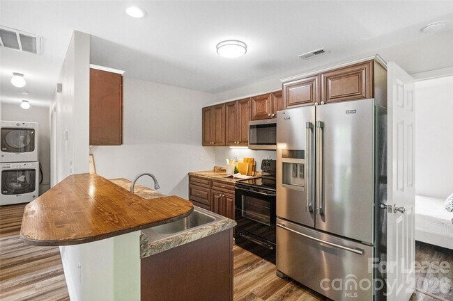 Foto del edificio - 6602 Porterfield Rd