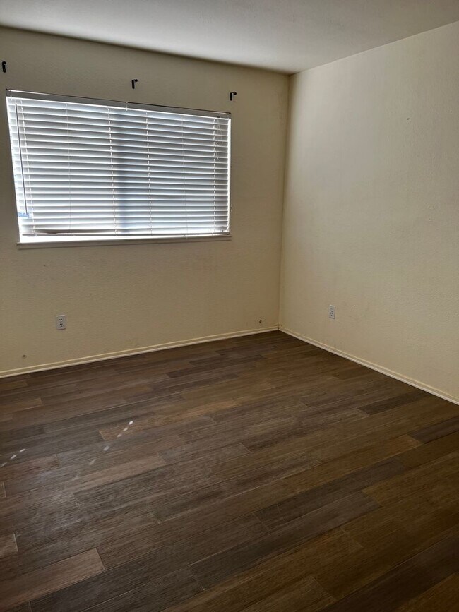Foto del edificio - Large lot! 4 bedroom house in Woodcrest! Horse property!