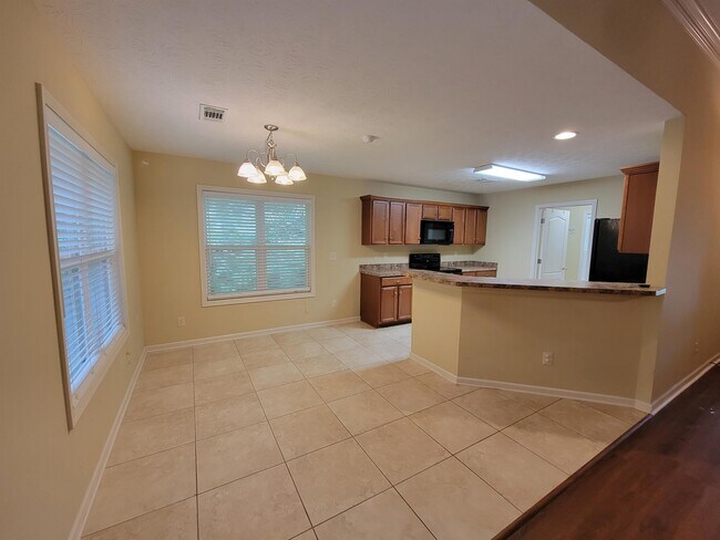 Building Photo - 6084 Sycamore Dr