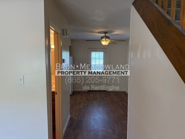 Building Photo - 1811 Meadowland Ln