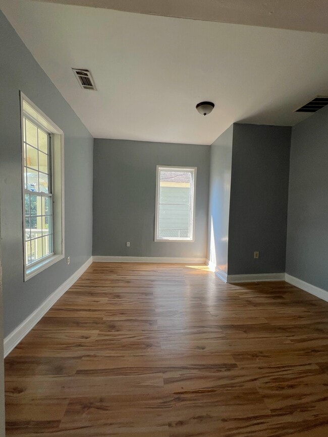 Photo - 967 Martin St SE House