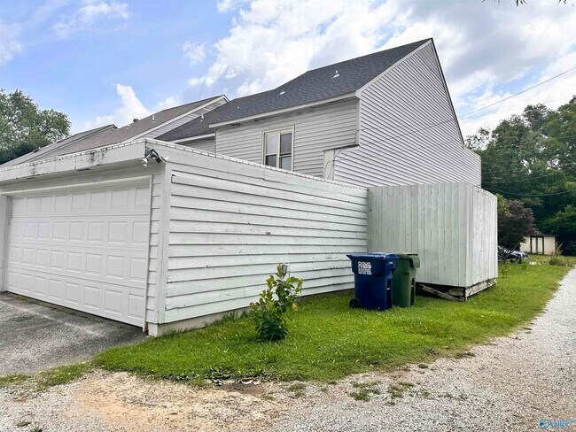 Building Photo - 421 NE Russell St