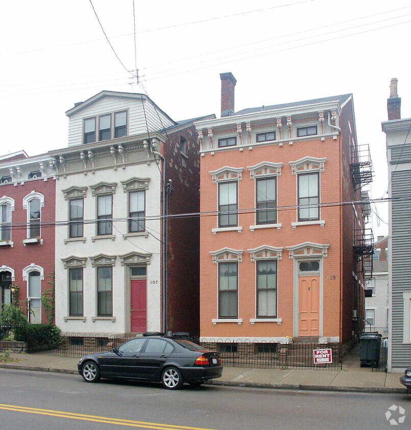 Building Photo - 805-807 Main St