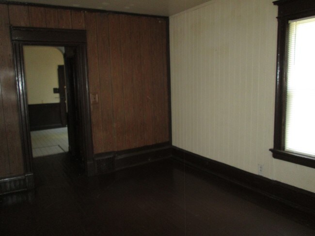 Foto del edificio - 2620A W Locust Street - 2 Bedroom Upper