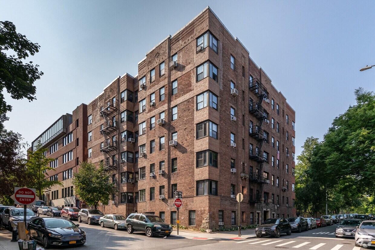 Primary Photo - 50 Park Terrace W