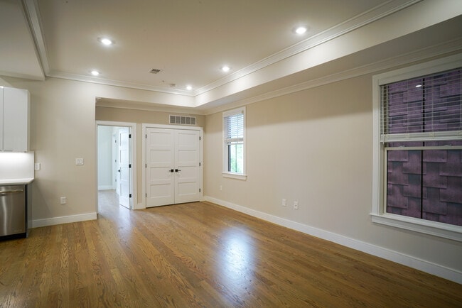 Building Photo - 464 Sumner St