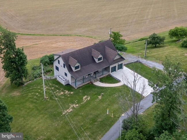Building Photo - 42 Pine Grove Ln