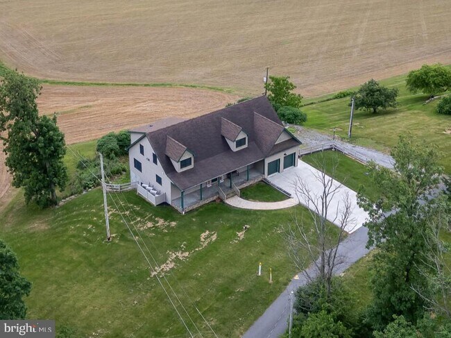 Foto del edificio - 42 Pine Grove Ln