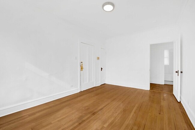 Foto del edificio - 4742 W Roscoe St