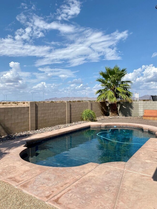 Foto del edificio - SAGUARO POOL HOME* MOVE-IN READY!