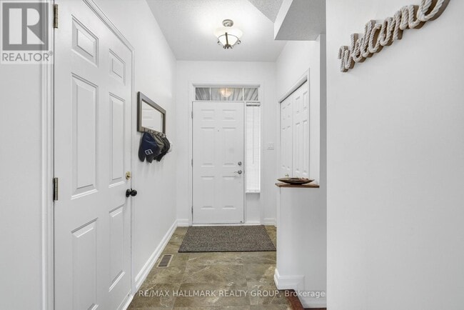 Building Photo - 2044 Bergamot Cir