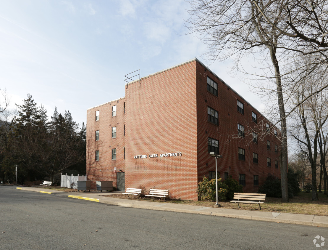 Rattling Creek - Rattling Creek Apartments