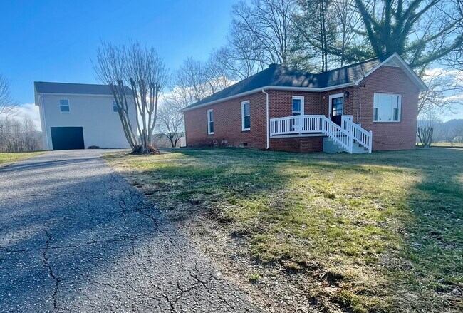 Building Photo - 319 Enola Rd