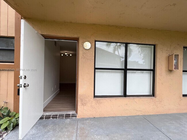 Foto del edificio - 2685 W 66th St