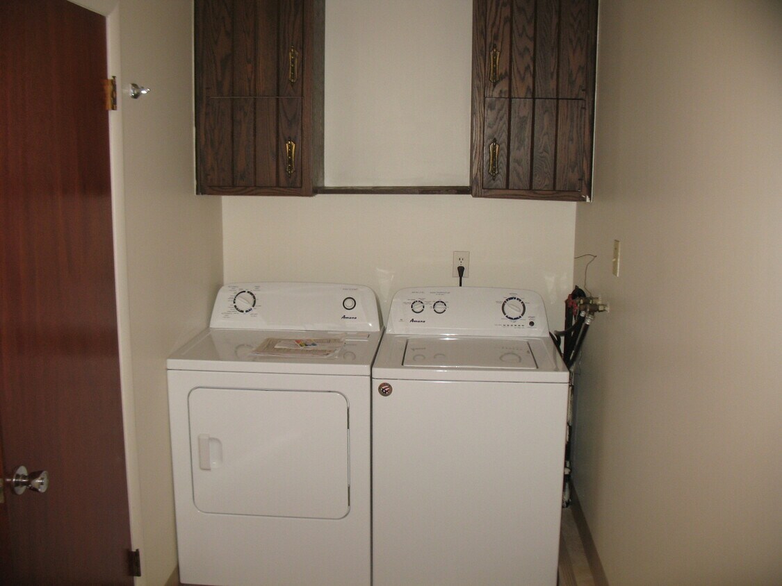 Laundry - 1402 Walnut St