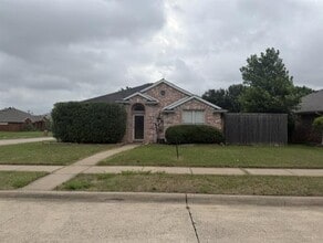Building Photo - 8806 Oakwood Ln
