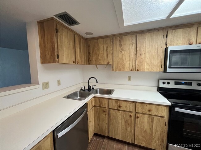 Building Photo - 810 E Gilchrist Ct