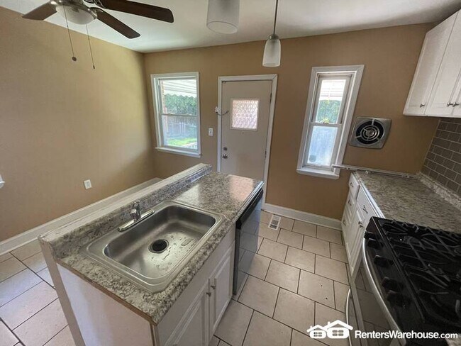 Building Photo - 4117 Crest Heights Rd