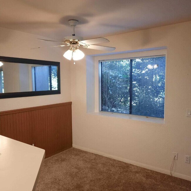Dining area - 9725 Mesa Springs Way