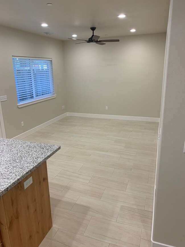 Building Photo - Newly Built Home with 3 Primary Suites complete with full Bathroom in ideal location!