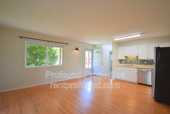 Building Photo - 421 N Hayden Bay Dr