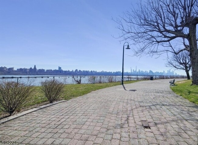 Building Photo - 125 The Promenade