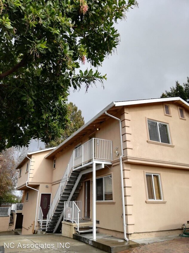 Primary Photo - 3 br, 1 bath Apartment - 2889 Alma St, Unit 1