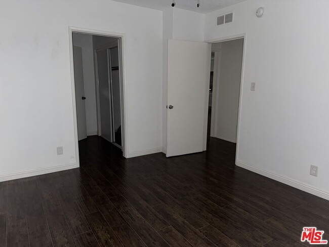 Foto del edificio - 1475 S Wooster St