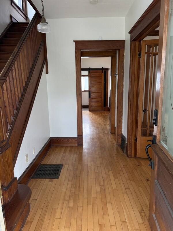 Building Photo - 1420 N Oneida St