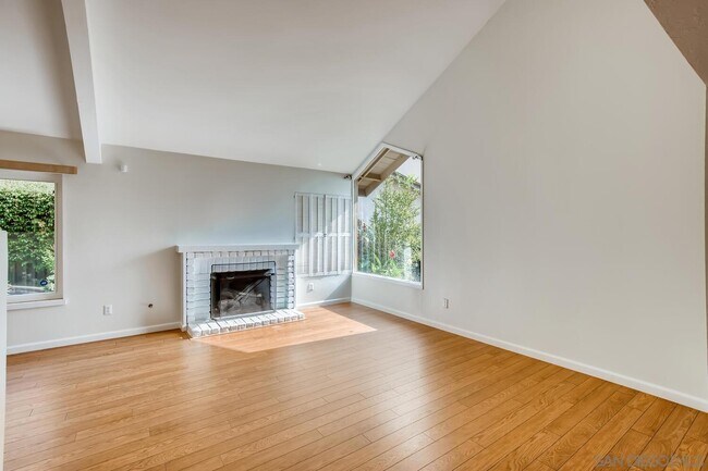 Building Photo - 1402 Pegaso St