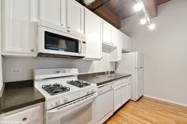 Building Photo - 1500 W Monroe St