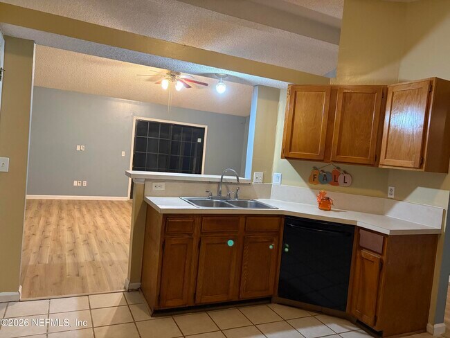 Foto del edificio - 8280 Rocky Creek Dr
