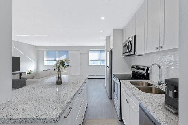 Building Photo - Scenic Tower