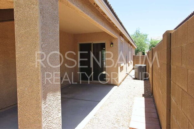 Building Photo - Beautiful 3-beds, 2-baths home in the Broa...