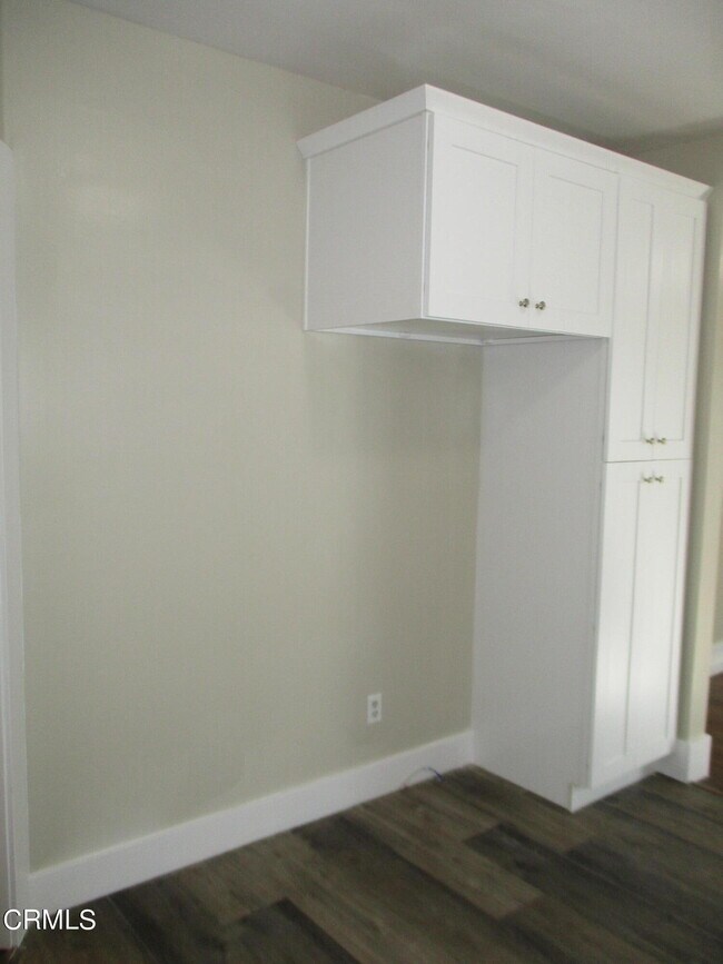 Building Photo - 3003 Sierra St
