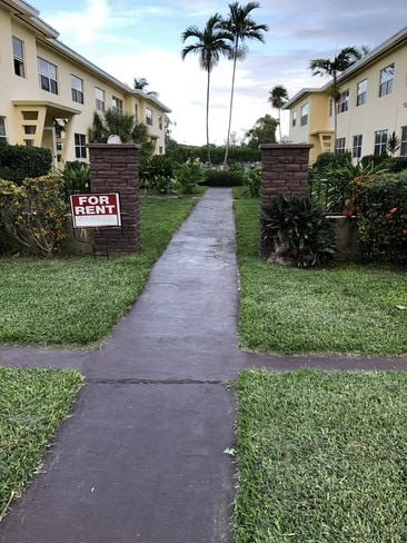 Foto del edificio - 150 S Shore Dr