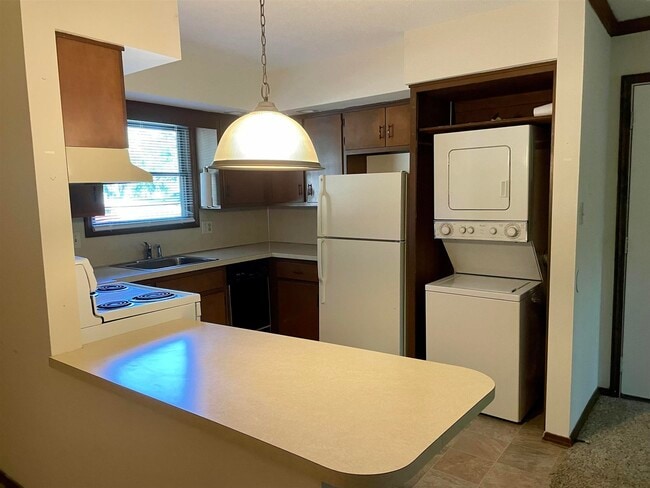 Building Photo - 2107 Versailles Village Pl