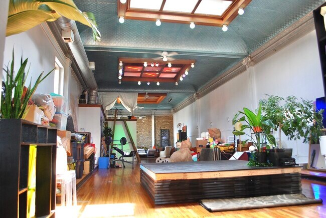 Foto del edificio - 1621 N Kedzie Ave